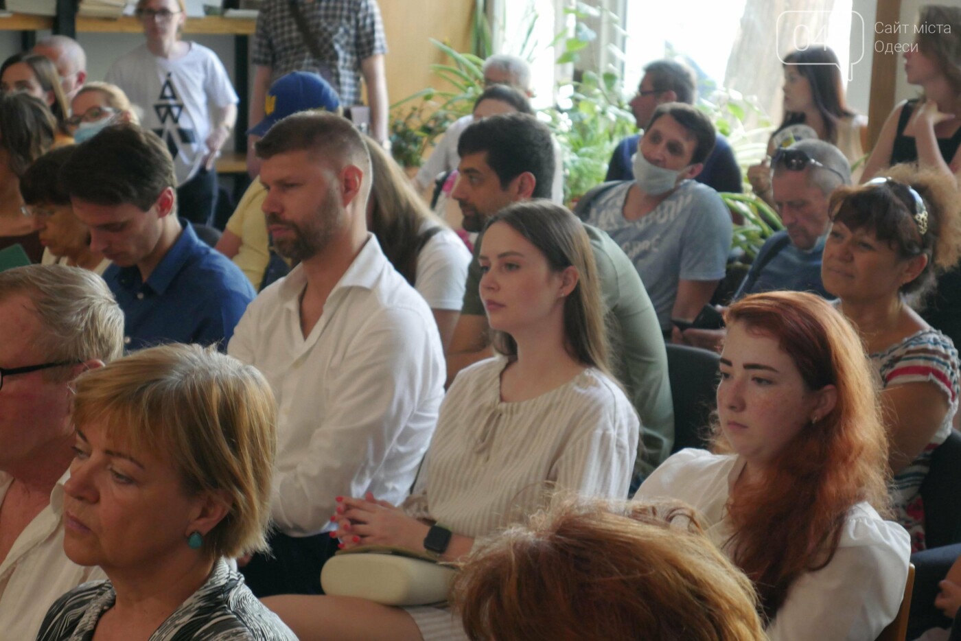 Народный рух украины. Одесса город герой. Памятник жванецкому в одессе. Юмористы одессы знаменитые. Одесский автор.