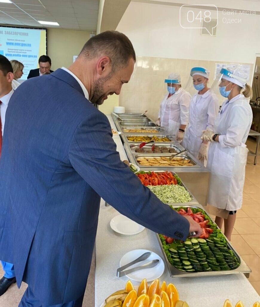 Пока дети на каникулах, в одесской школе к приезду министра образования накрыли шведский стол, - ФОТО, фото-1