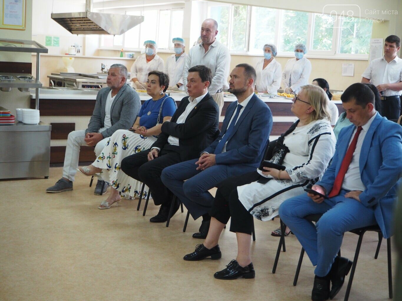 Пока дети на каникулах, в одесской школе к приезду министра образования накрыли шведский стол, - ФОТО, фото-7