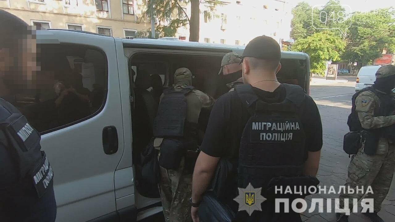 В Одессе правоохранители поймали выходцев с Кавказа с пистолетом,- ФОТО, ВИДЕО, фото-2