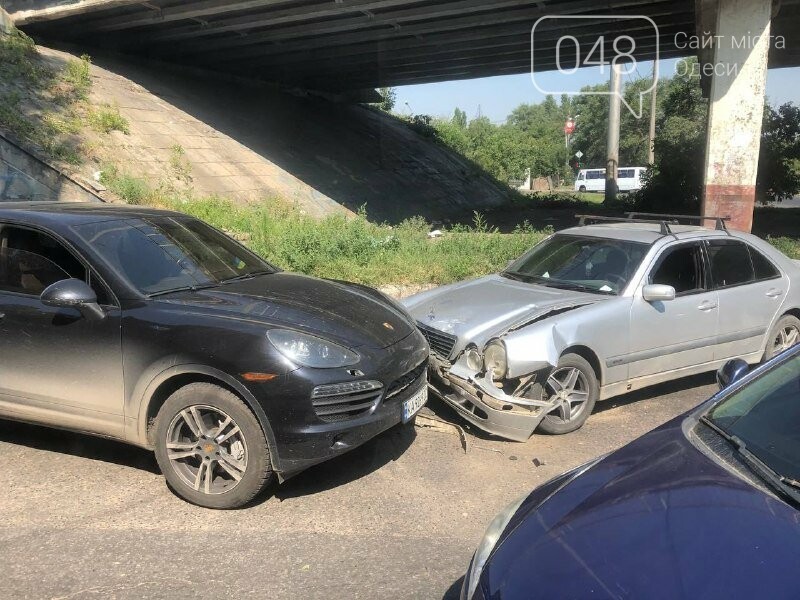 Porsche и Mercedes не поделили дорогу: ДТП в Одессе под Ивановским мостом, - ФОТО  , фото-3