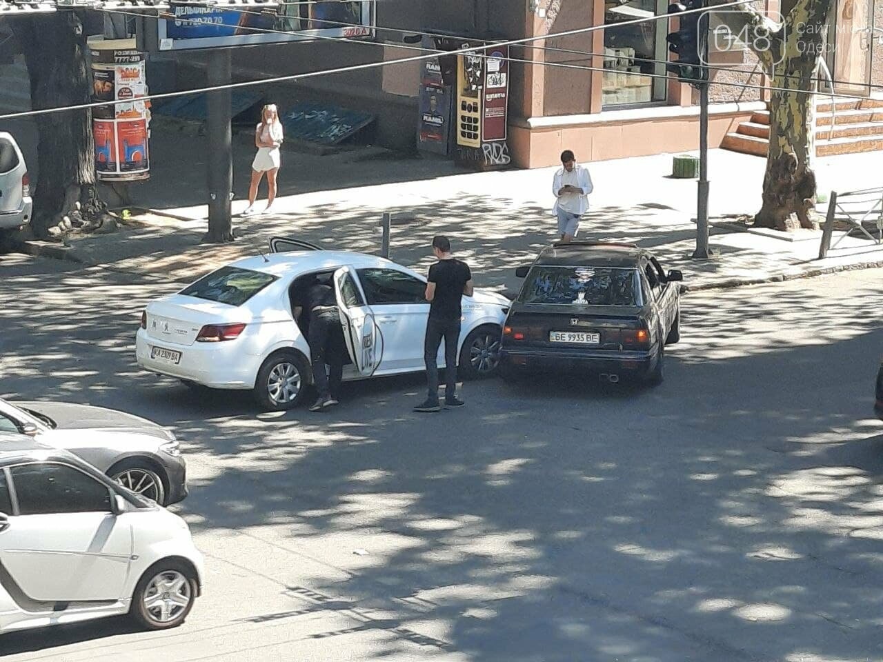 В центре Одессы произошло ДТП с участием автомобиля одного из местных телеканалов, - ФОТО, фото-1