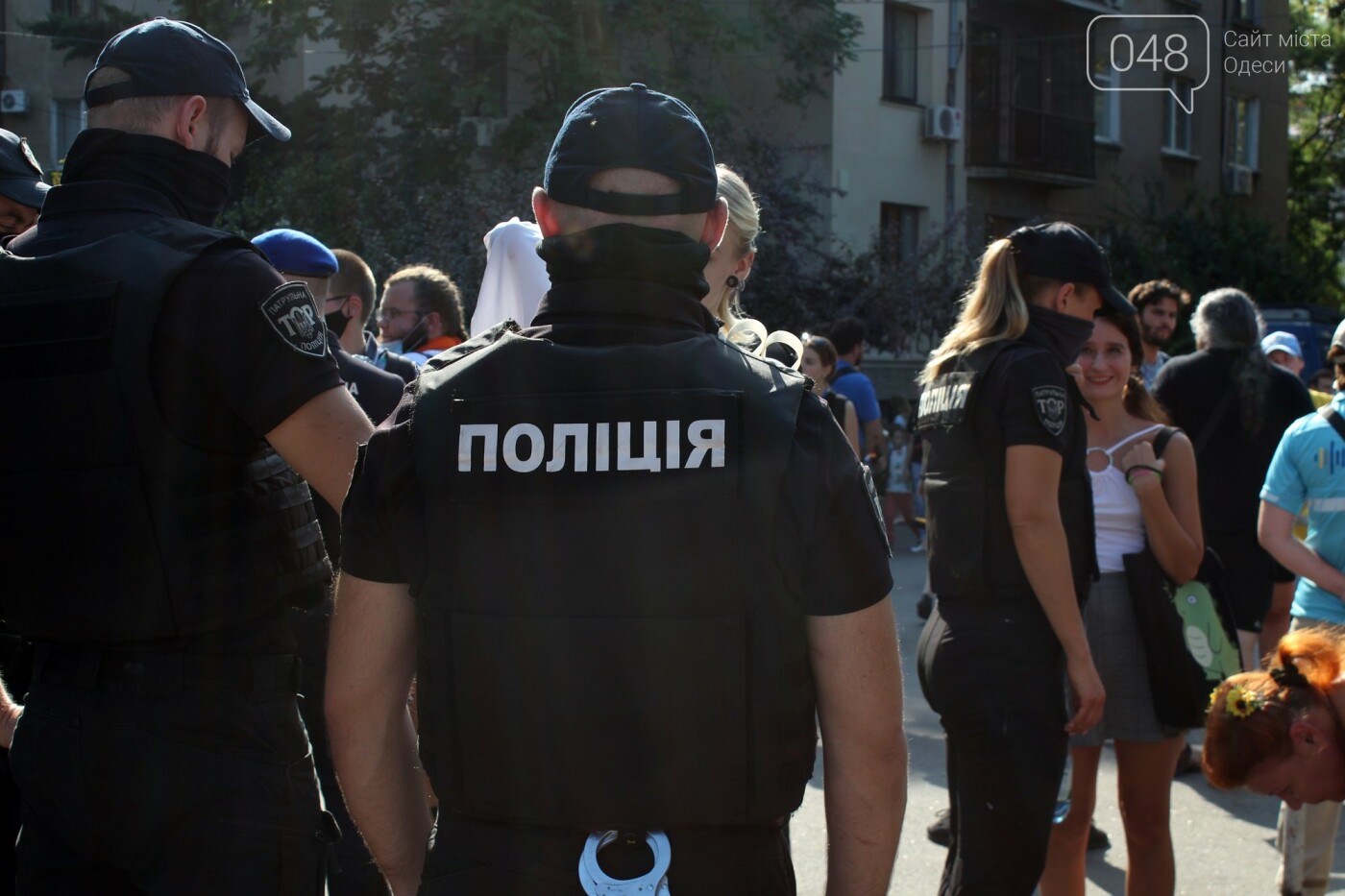 Полиция, взрывпакеты и дым: в Одессе прошёл ЛГБТ-марш, - ФОТО, ВИДЕО , фото-19