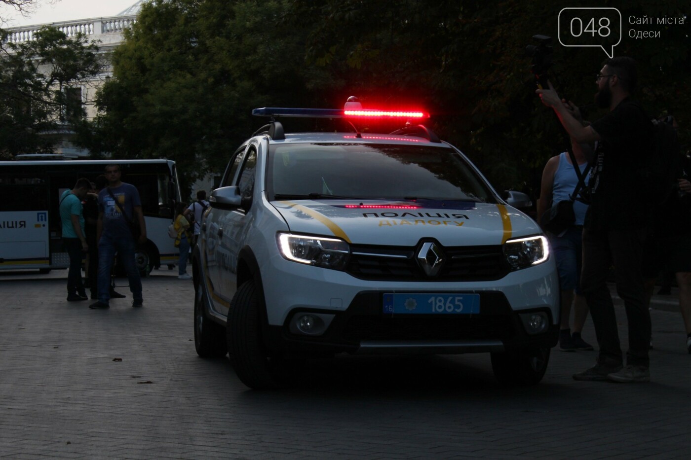 Полиция, взрывпакеты и дым: в Одессе прошёл ЛГБТ-марш, - ФОТО, ВИДЕО , фото-36