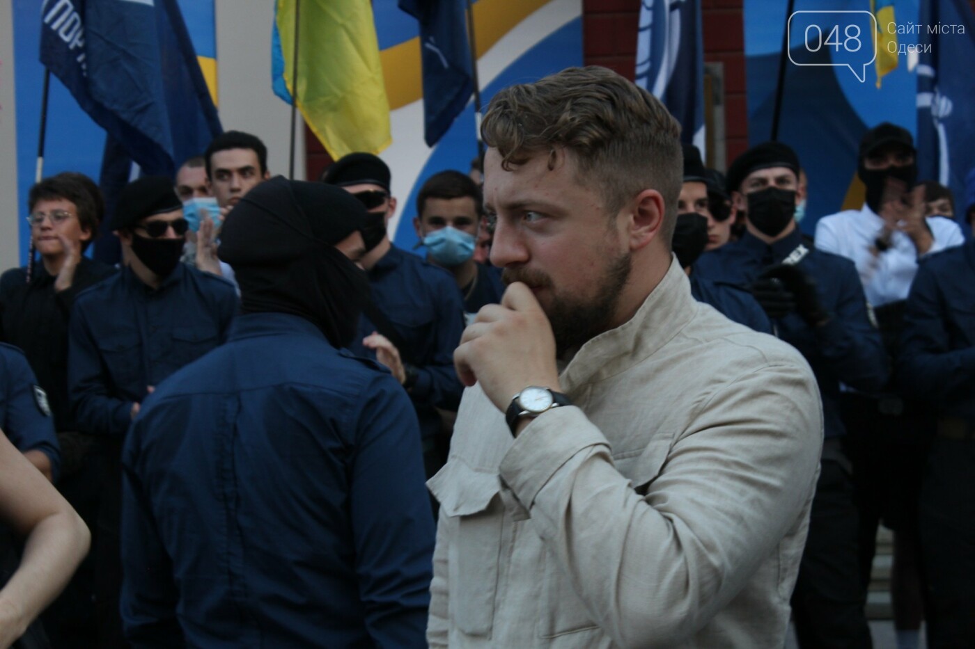 Полиция, взрывпакеты и дым: в Одессе прошёл ЛГБТ-марш, - ФОТО, ВИДЕО , фото-33