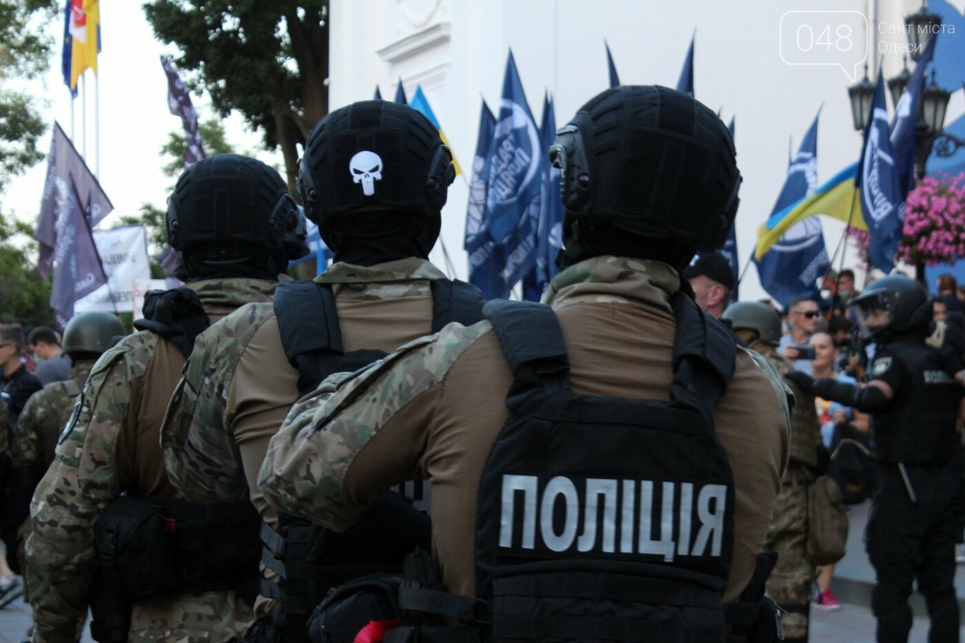 Полиция, взрывпакеты и дым: в Одессе прошёл ЛГБТ-марш, - ФОТО, ВИДЕО , фото-43