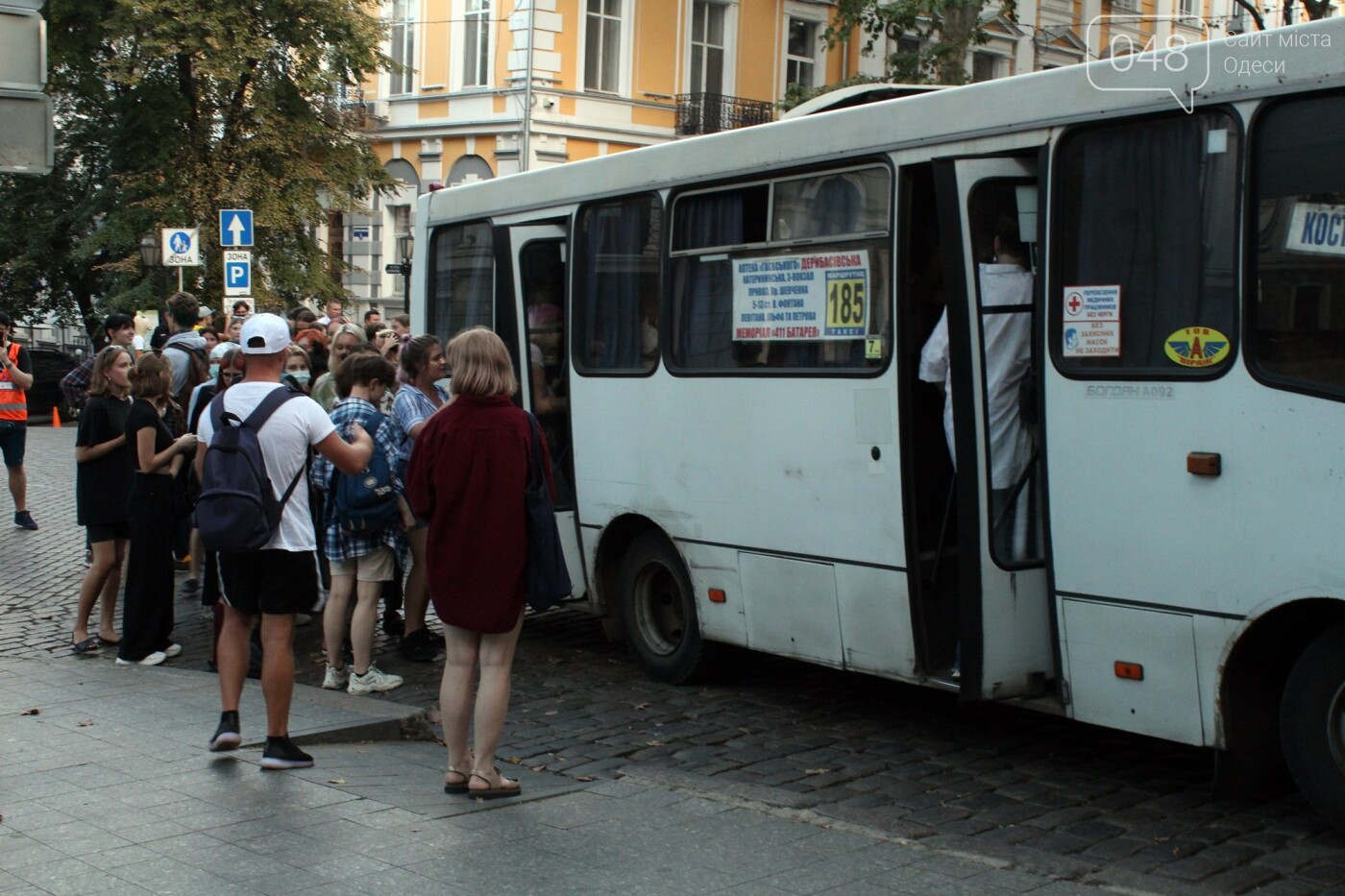 Полиция, взрывпакеты и дым: в Одессе прошёл ЛГБТ-марш, - ФОТО, ВИДЕО , фото-48