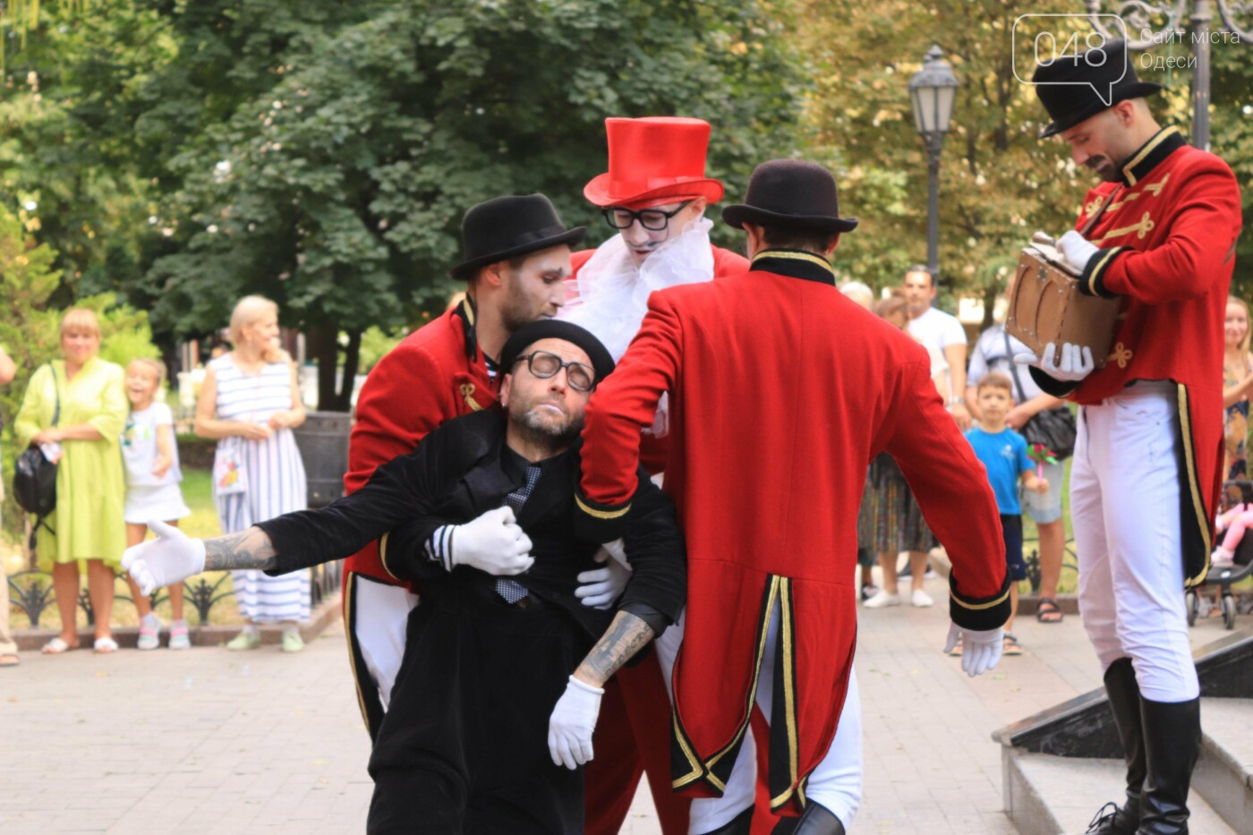 Трюки, фокусы и "Комедиада": в одесском Горсаду выступил коллектив "Tall brothers", - ФОТО, ВИДЕО , фото-33