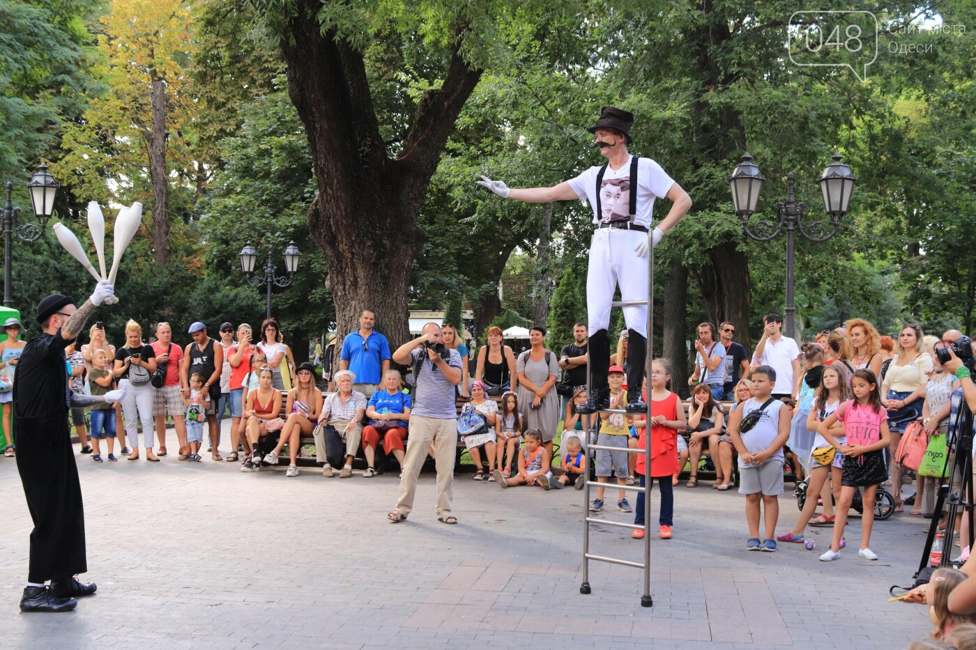 Трюки, фокусы и "Комедиада": в одесском Горсаду выступил коллектив "Tall brothers", - ФОТО, ВИДЕО , фото-52