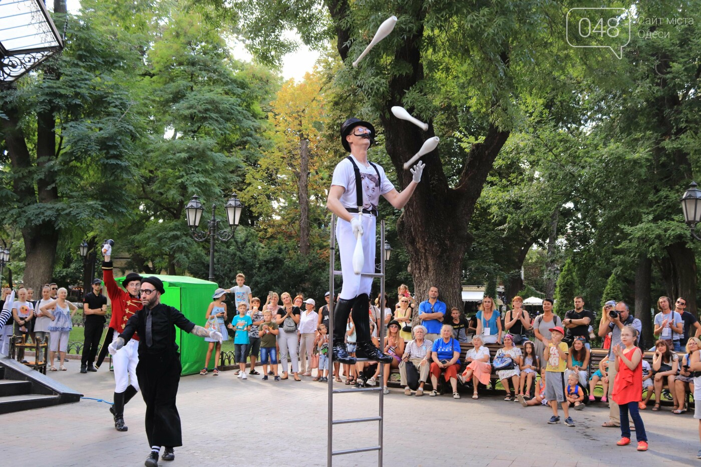 Трюки, фокусы и "Комедиада": в одесском Горсаду выступил коллектив "Tall brothers", - ФОТО, ВИДЕО , фото-54