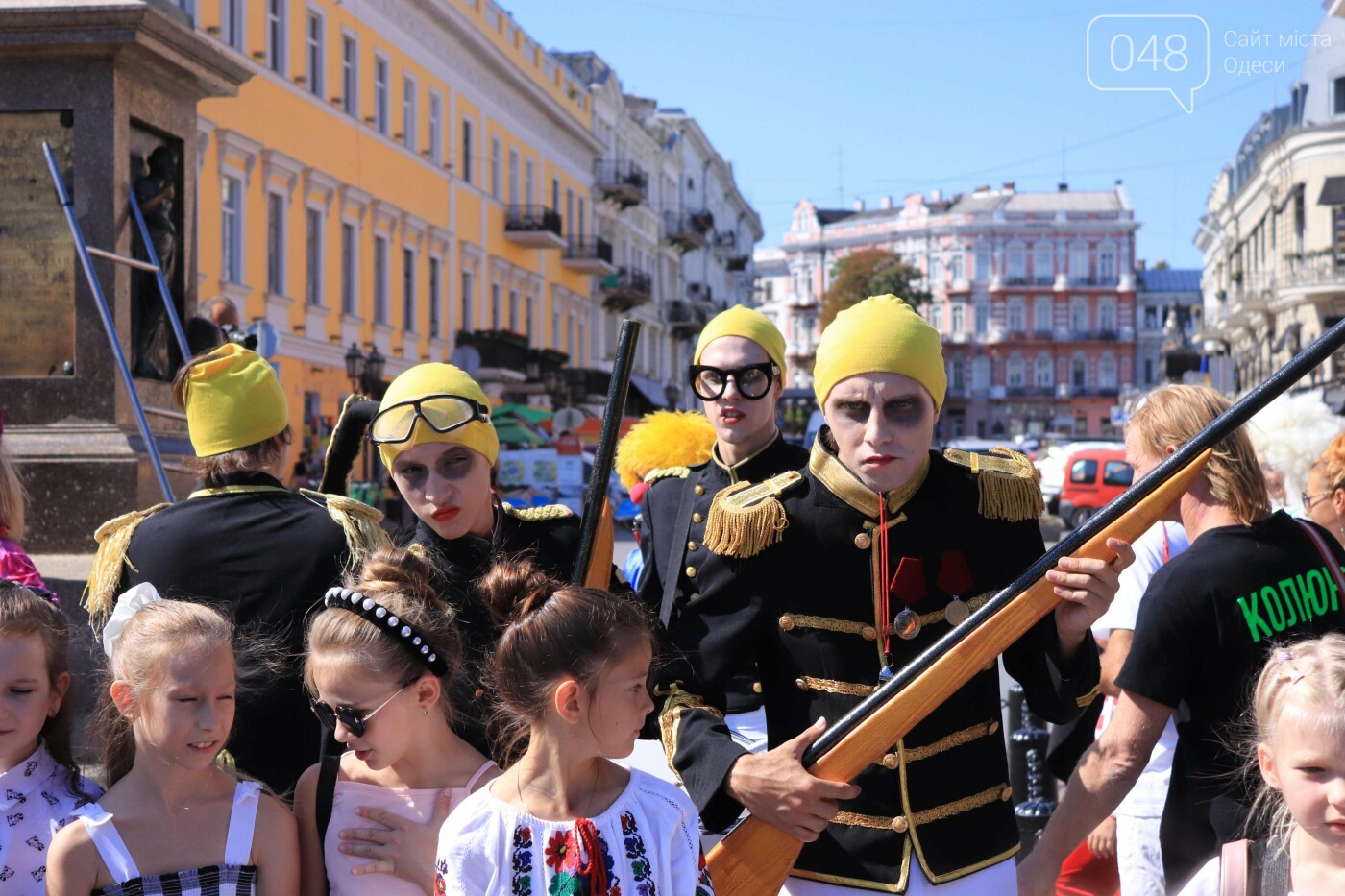 Парад клоунов в Одессе: яркая колонна шла от Дюка в Горсад, - ФОТО, СТРИМ, фото-16