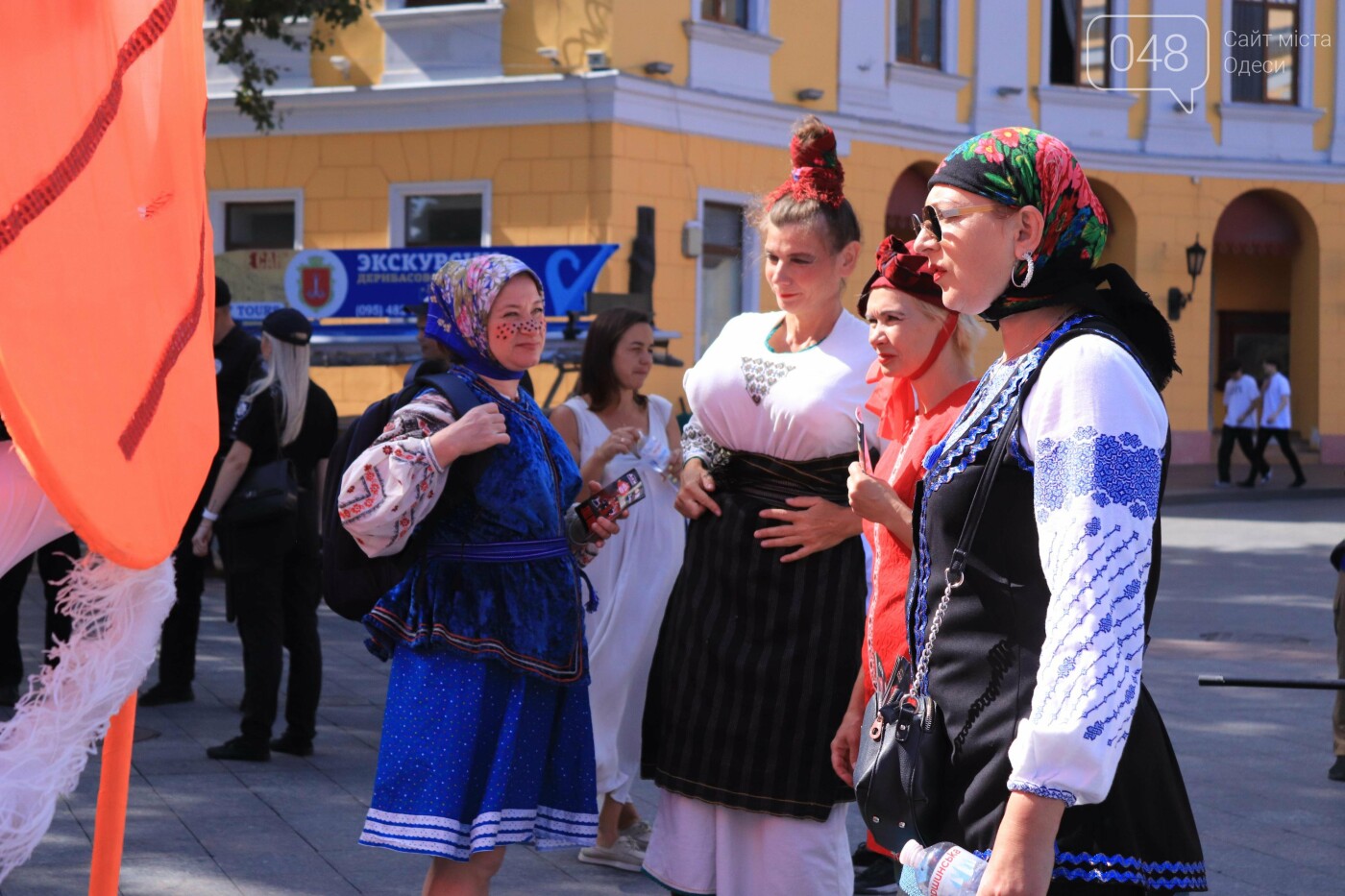 Парад клоунов в Одессе: яркая колонна шла от Дюка в Горсад, - ФОТО, СТРИМ, фото-11