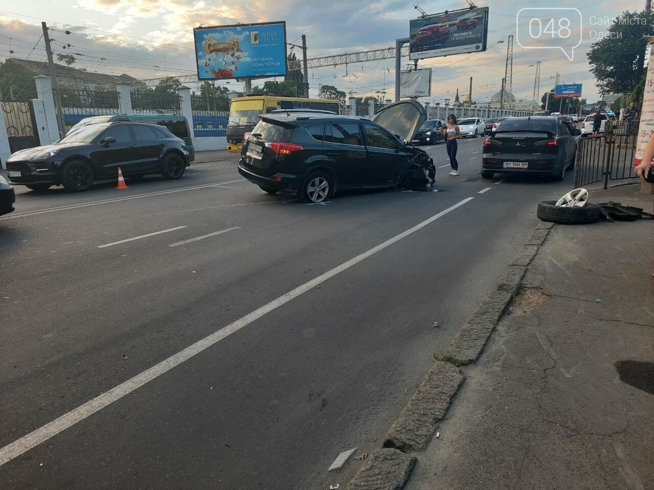 Серьёзное ДТП: в Одессе у автомобиля на ходу оторвалось колесо, - ФОТО , фото-6