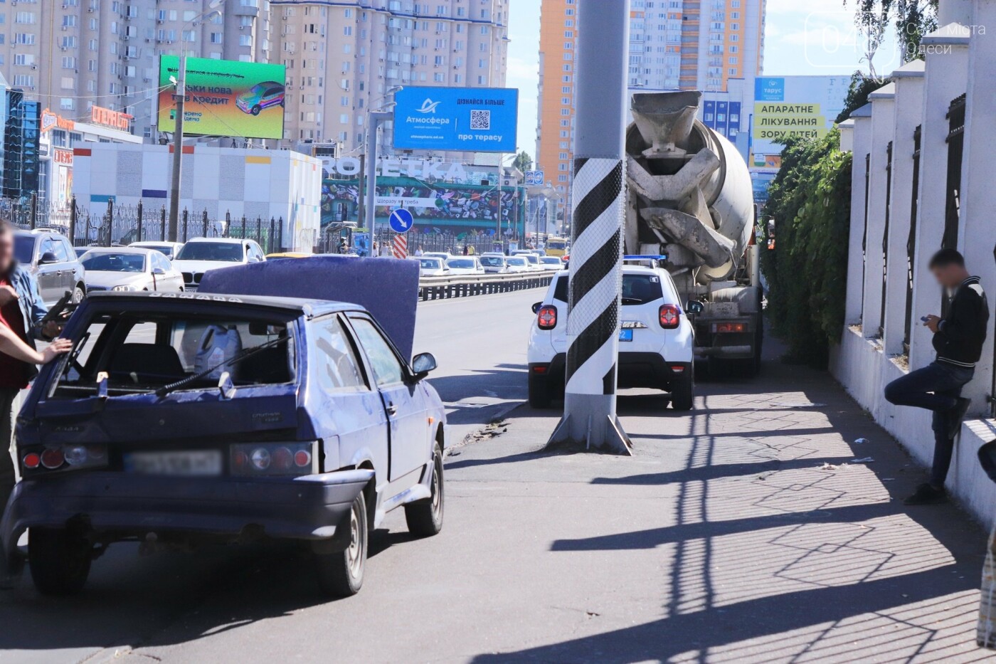 Могли взорваться: в Одессе КАМАЗ протаранил на светофоре легковушку с баллоном газа в багажнике, - ФОТО , фото-9