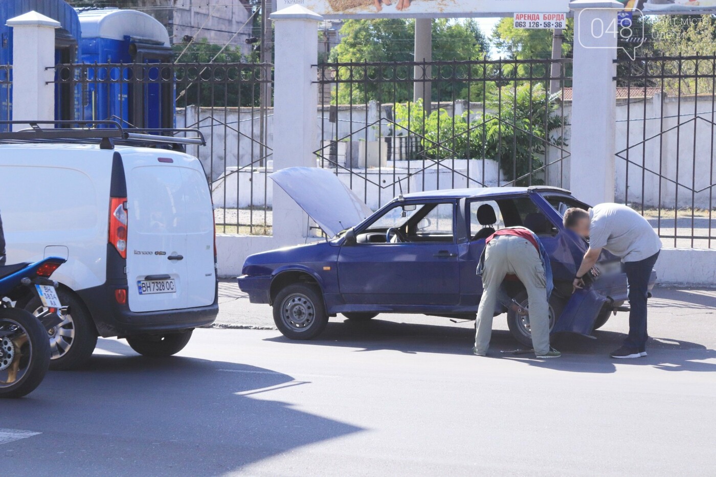 Могли взорваться: в Одессе КАМАЗ протаранил на светофоре легковушку с баллоном газа в багажнике, - ФОТО , фото-7