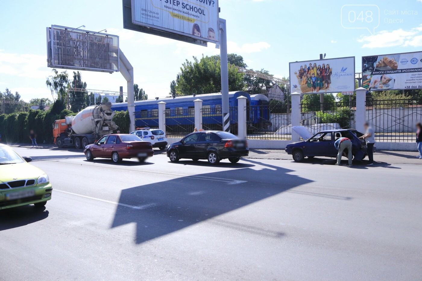 Могли взорваться: в Одессе КАМАЗ протаранил на светофоре легковушку с баллоном газа в багажнике, - ФОТО , фото-8