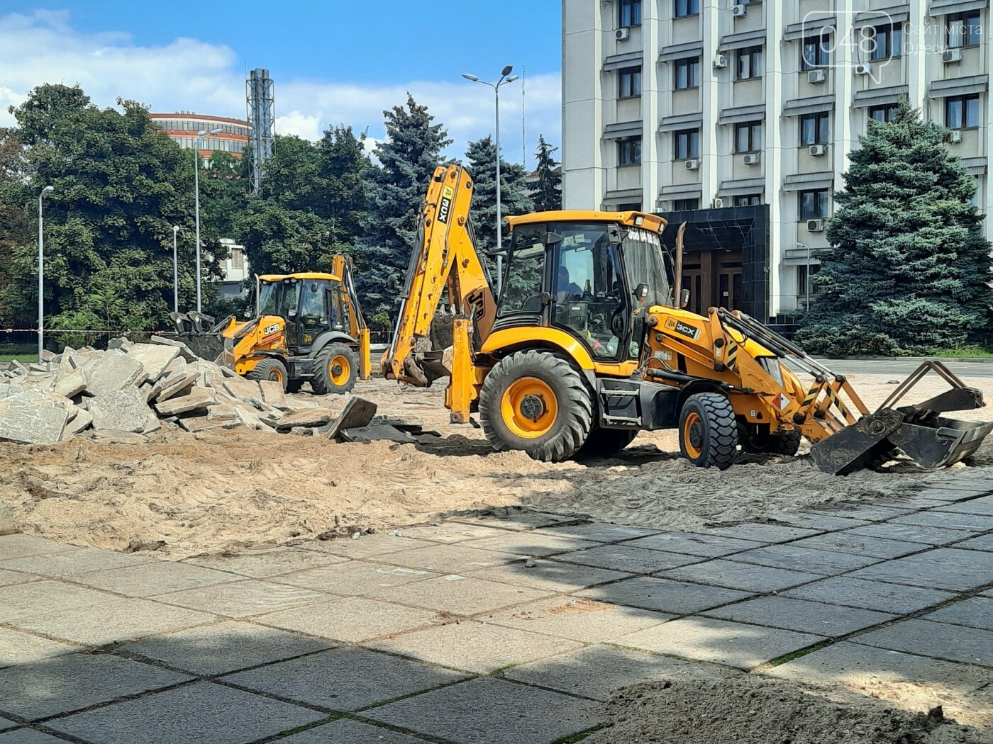 В одном из одесских скверов появилась строительная техника, - ФОТО , фото-1
