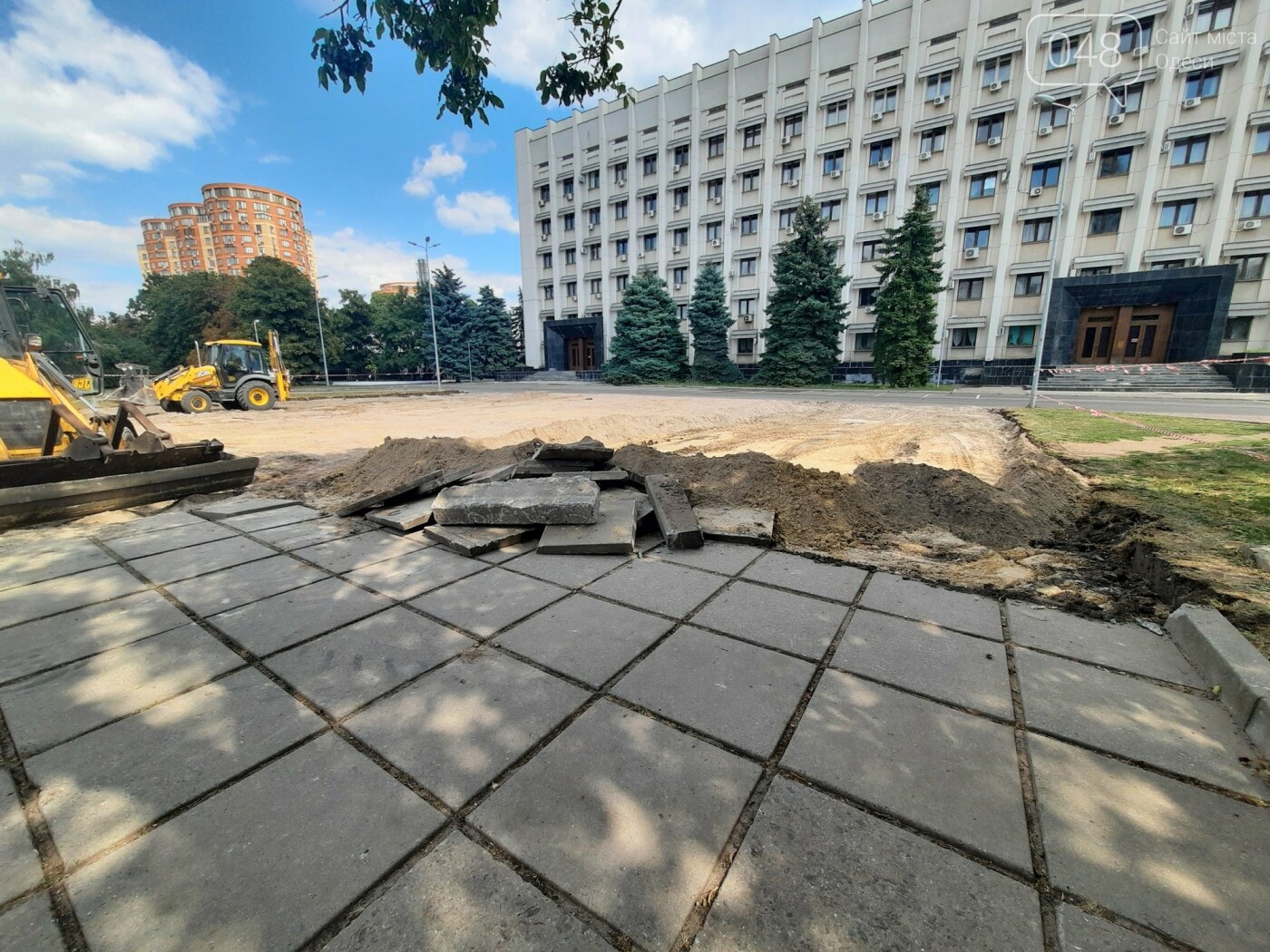 В одном из одесских скверов появилась строительная техника, - ФОТО , фото-3