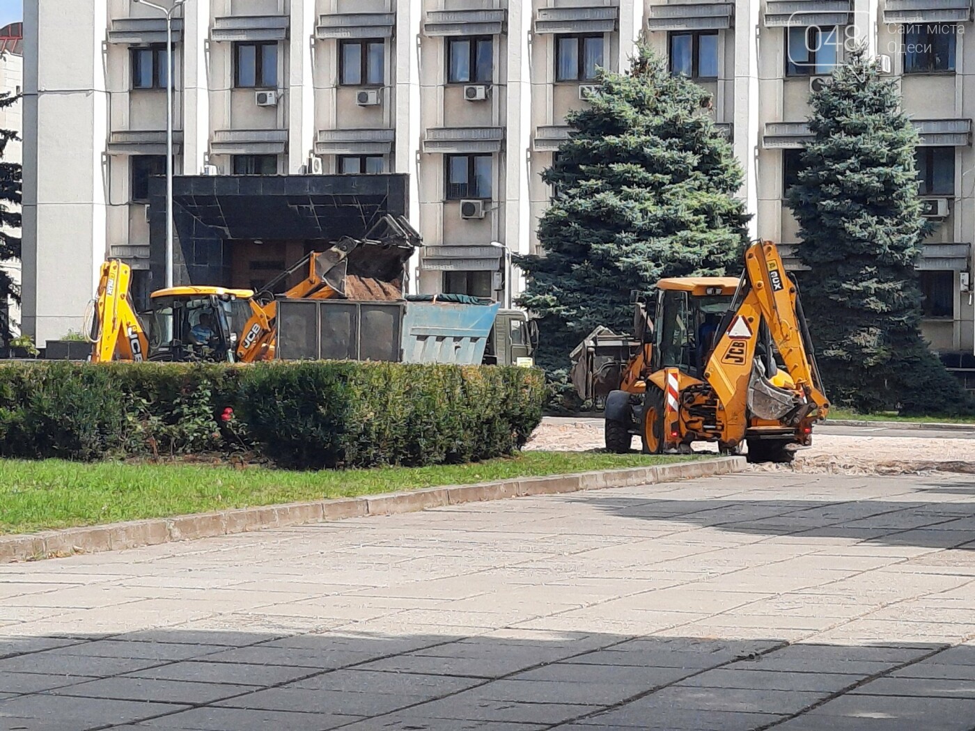 В одном из одесских скверов появилась строительная техника, - ФОТО , фото-15