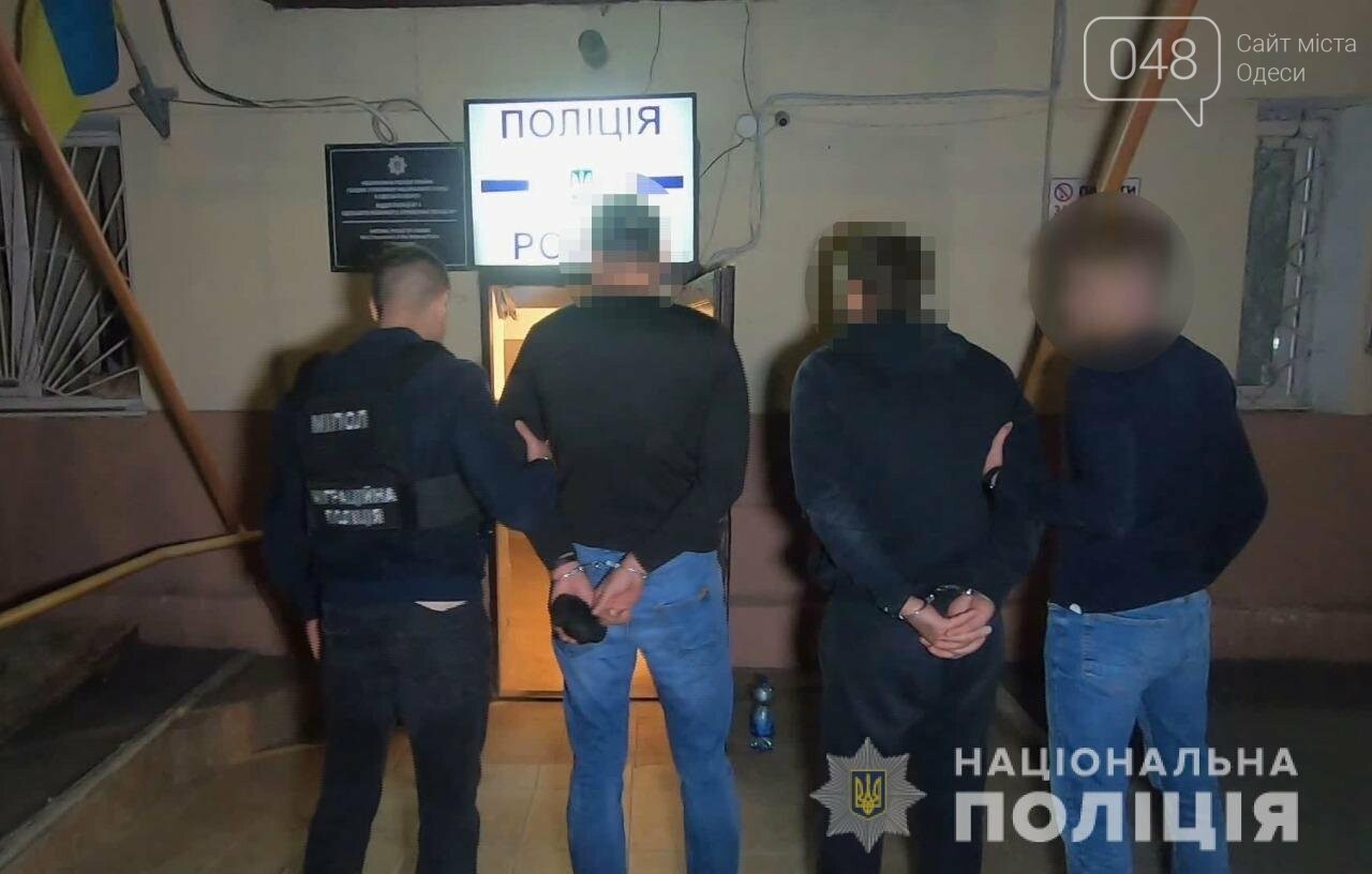 Срезали решетку с окна: в Одессе обокрали квартиру, - ФОТО, фото-3