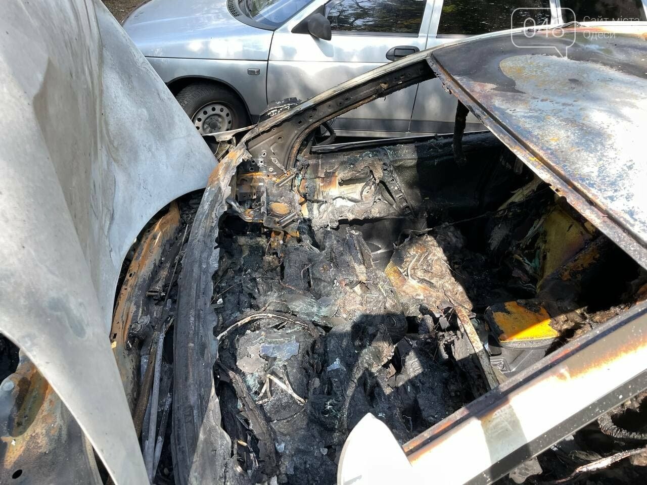 В Одессе ночью на Французском бульваре сгорела Toyota, - ФОТО, ВИДЕО , фото-12