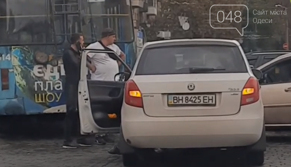 В центре Одессы произошло тройное ДТП с участием троллейбуса, - ФОТО, ВИДЕО , фото-2