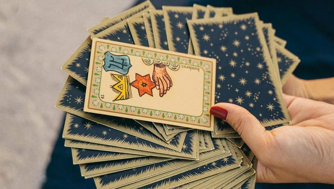 Розклади Таро, Ворожіння на картах Таро, Ворожка, Таролог Марія в Україні, Замовити розклад Таро в Україні