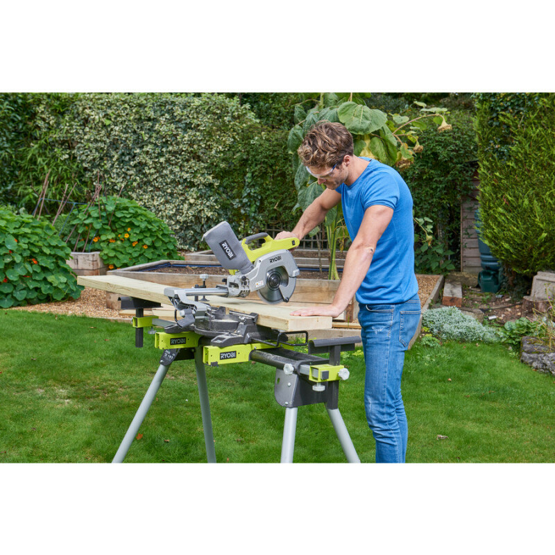 Аккумуляторная торцовочая пила с протяжкой RYOBI R18MS216-0 ONE+ 18V - Зображення 1
