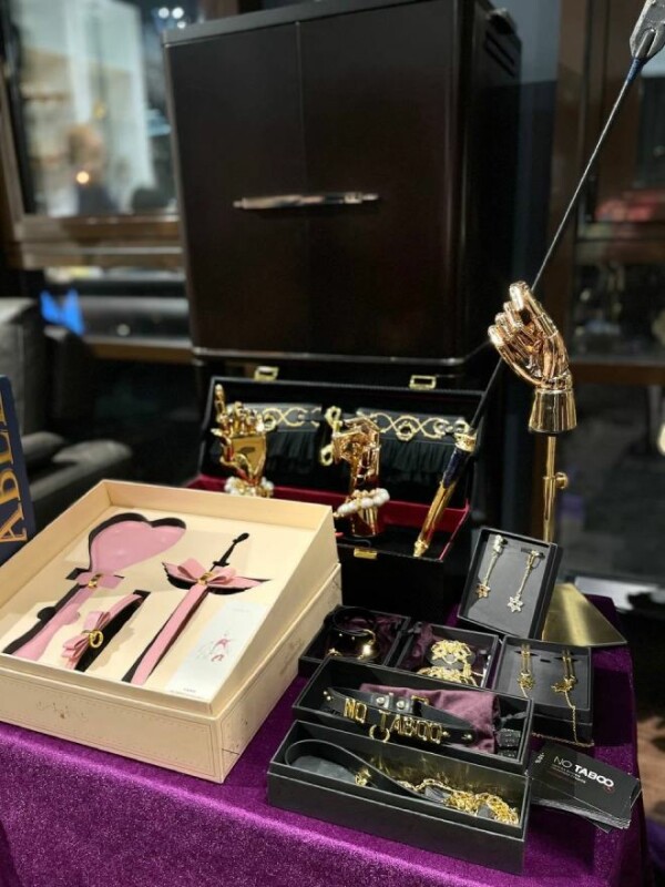 Прикраси для клітора та статевих губ UPKO Non-pierced Jewelry Snowflake у формі сніжинки з гірським кришталем, золоті