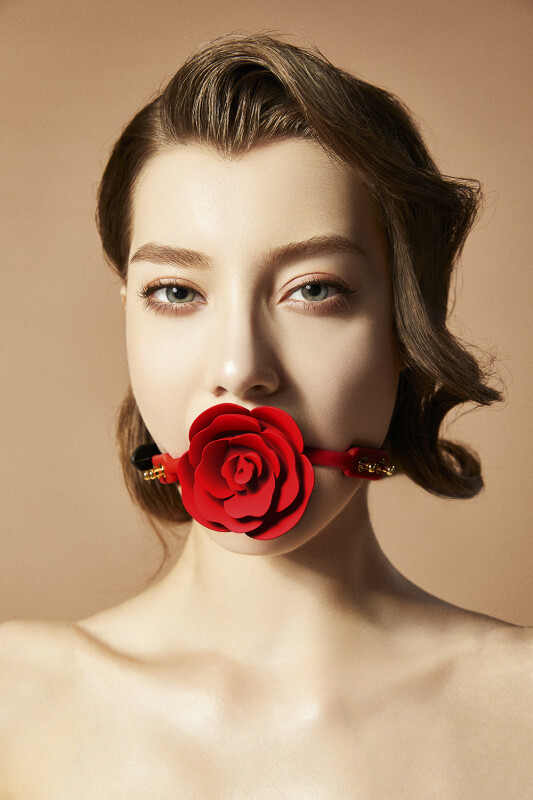 Кляп троянда з силікону та італійської шкіри Rose Ball Gag UPKO червоний - Зображення 7
