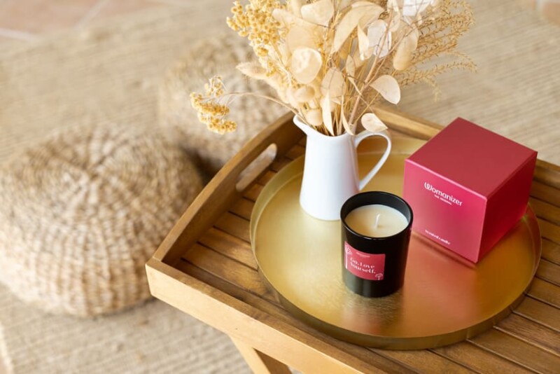 Масажна свічка Womanizer, 155 г, Scented Candle з ароматом білого чаю - Зображення 4