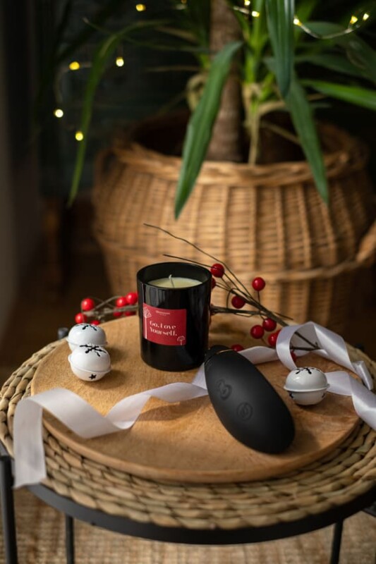 Масажна свічка Womanizer, 155 г, Scented Candle з ароматом білого чаю - Зображення 5
