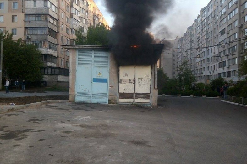 Возгорание подстанции. Возгорание подстанции. Пожар на трансформаторной подстанции. Возгорание трансформаторной подстанции. Возгорание трансформаторной подстанции.