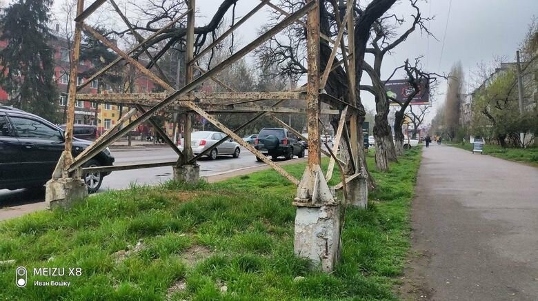 Аварийные электроопоры в Одессе грозят новыми ЧП, — ФОТО
