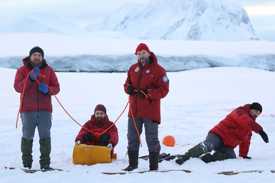 Бельгийская антарктическая станция принцесса элизабет. Станция северный полюс 1937. Арктика и человек. Станция халли антарктида. Каковы условия быта полярников.