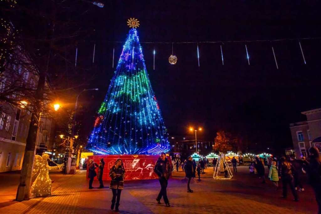 Новогодняя елка Хмельницка. Новогодняя елка Хмельницка., ФОТО: Travels in ua