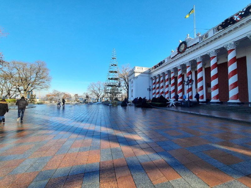 В Одессе разобрали главную ёлку, - ФОТОРЕПОРТАЖ, ВИДЕО, фото-1