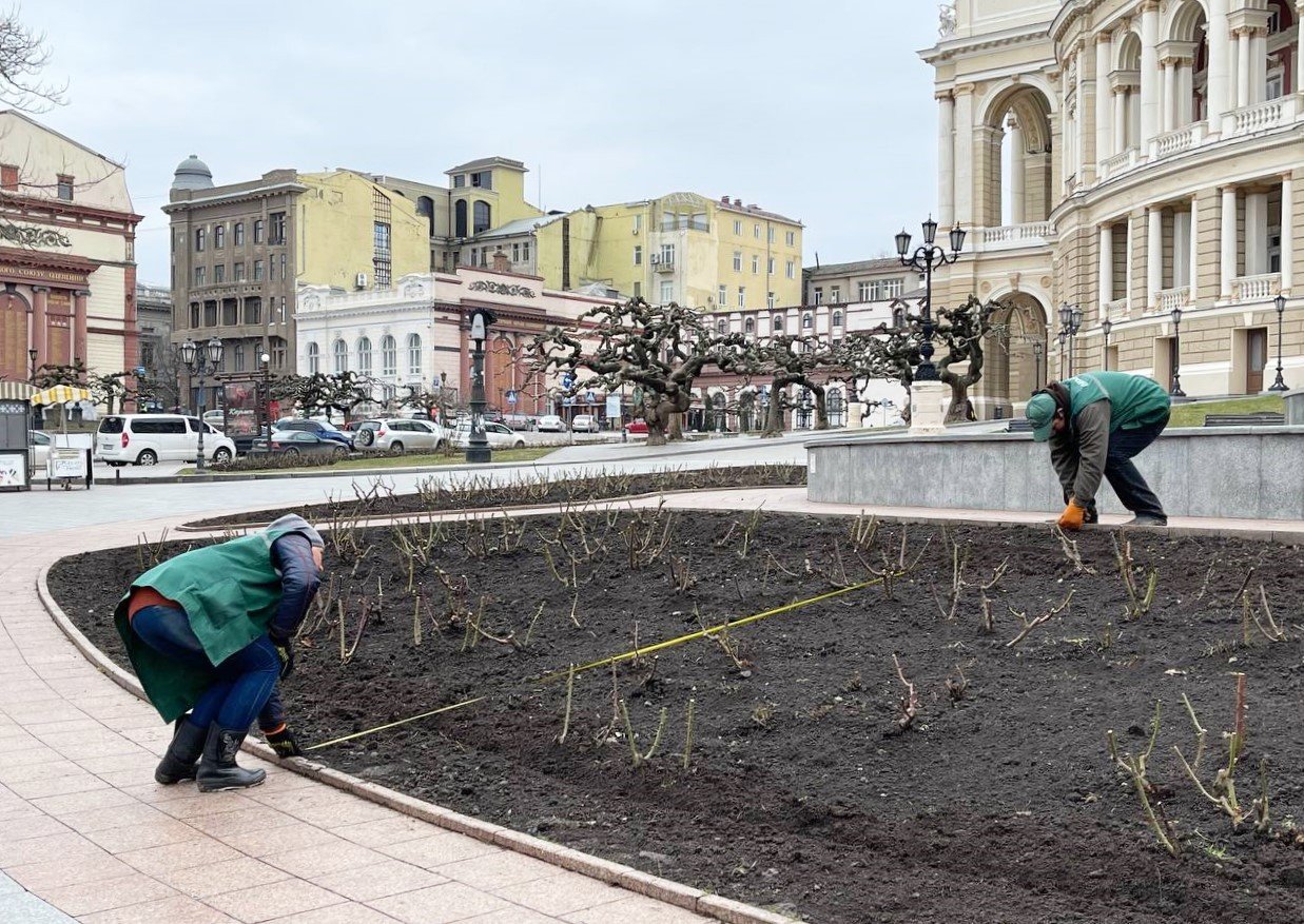 В Одессе проводят дезинфекцию детских площадок и облагораживают зелёные зоны, - ФОТО, фото-5