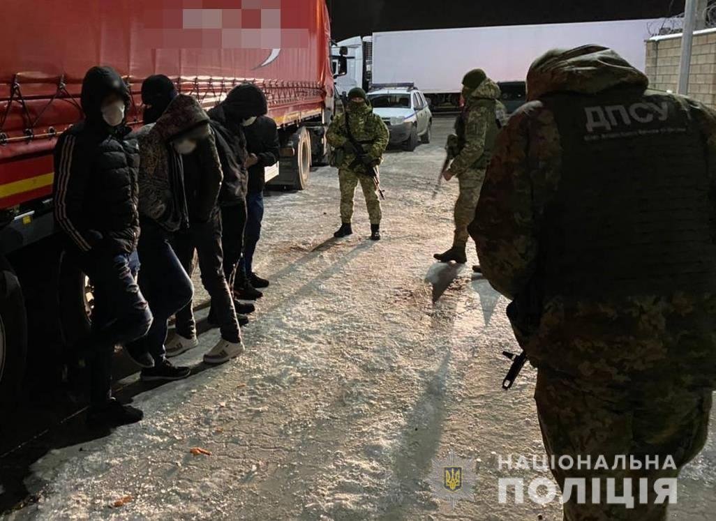 Переправляли нелегалов через границу: злоумышленники из Одесской области предстанут перед судом, фото-3