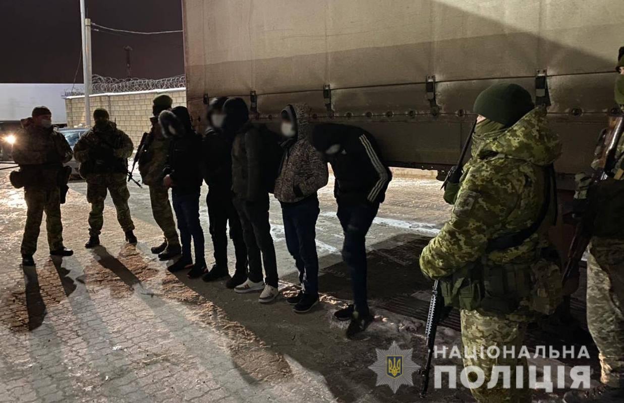 Переправляли нелегалов через границу: злоумышленники из Одесской области предстанут перед судом, фото-2