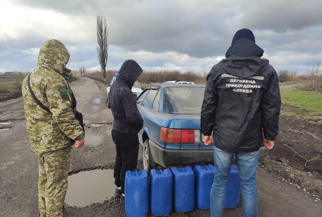 В Одесской области пограничники задержали автомобиль со ста литрами коньяка, - ФОТО, фото-1
