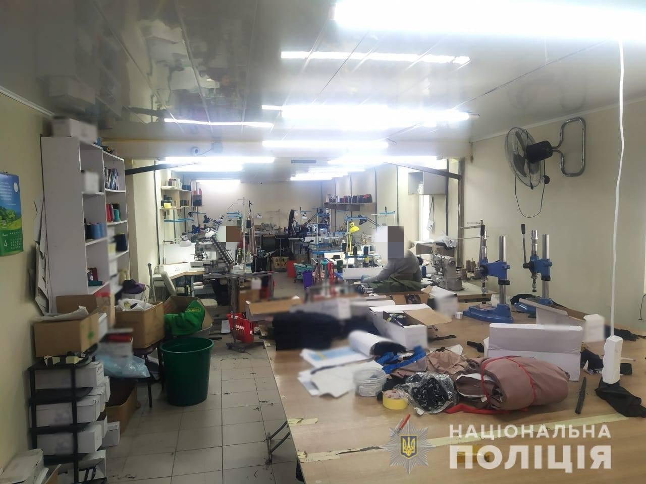 В Одессе разоблачили подпольный цех, в котором шили подделки под известные бренды , фото-1
