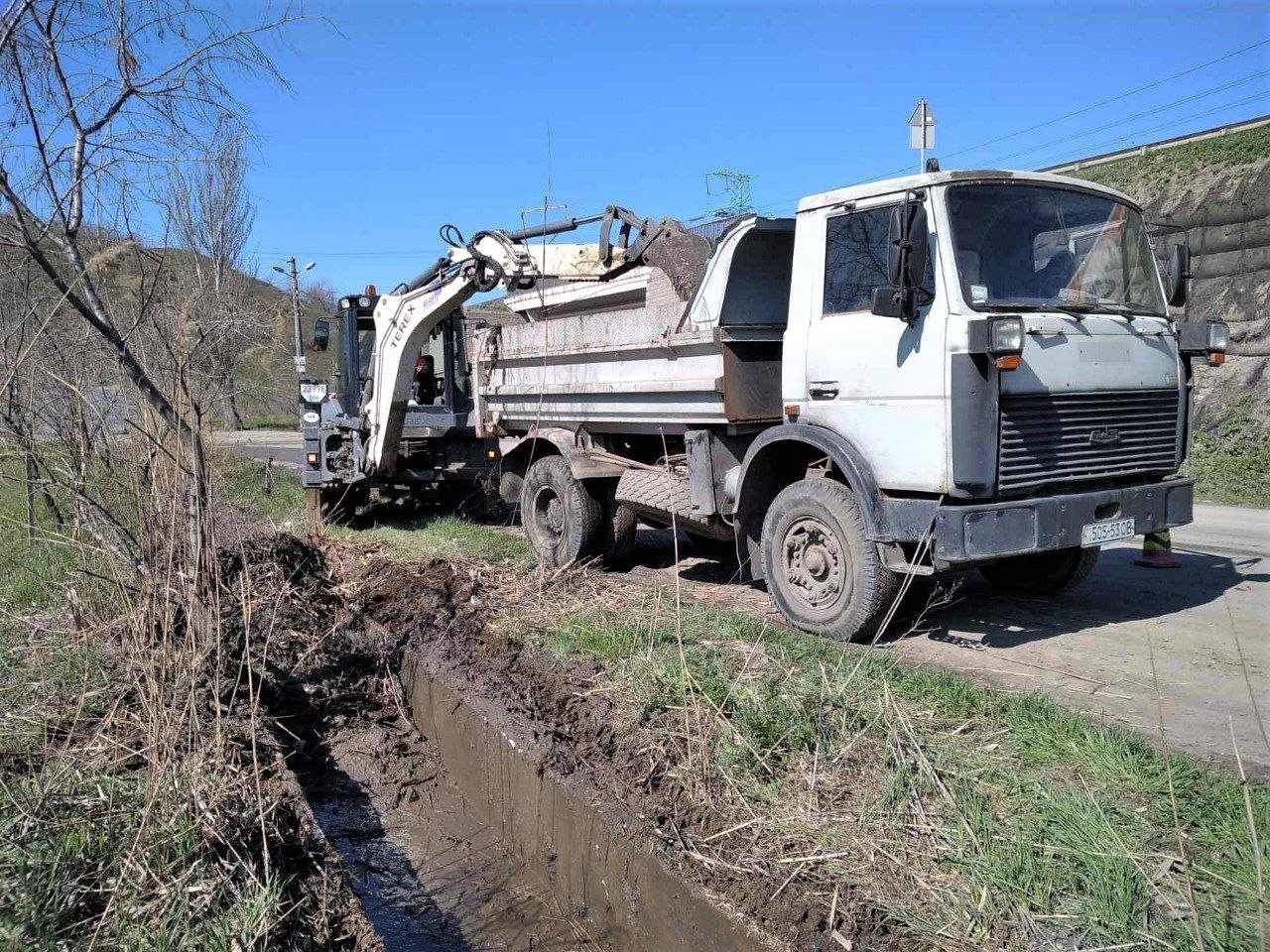 Одесские коммунальщики ремонтируют решетки дождеприемников, - ФОТО, фото-21