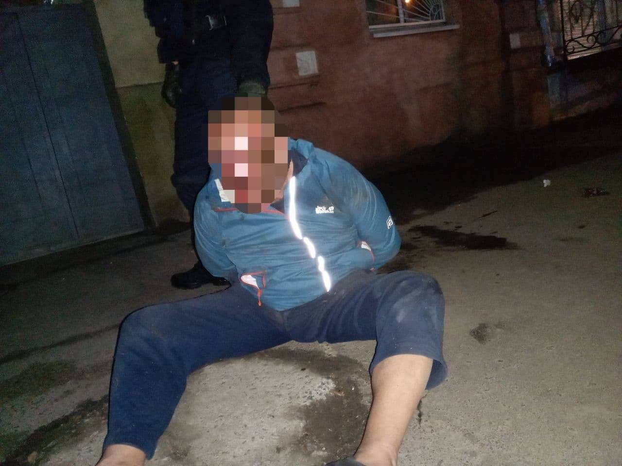Повалил на землю и лез под юбку: в Одессе ночью задержали насильника, - ФОТО, фото-1