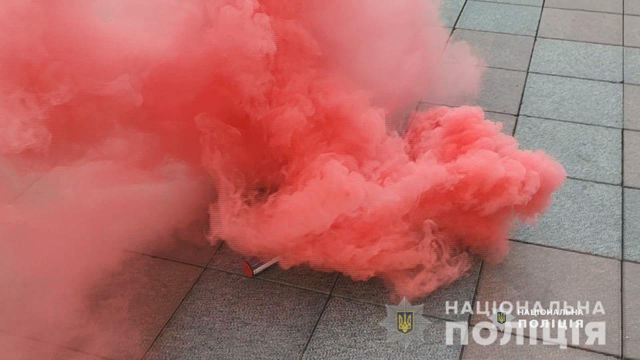Задержали более 50 человек: противники ЛГБТ напали на полицейских в Одессе, - ФОТО, ВИДЕО , фото-1