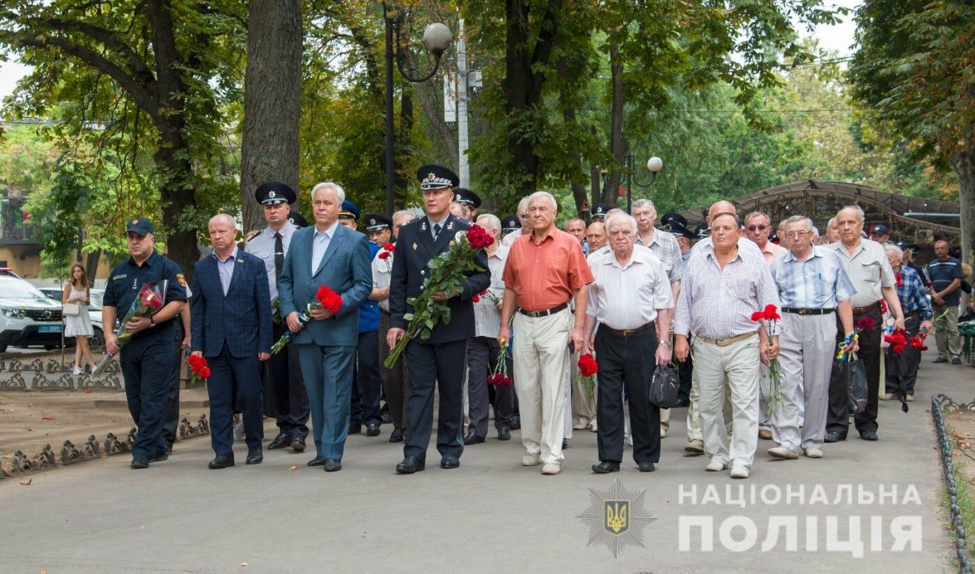 Правоохранители Одесской области почтили память погибших защитников Украины, - ФОТО , фото-12