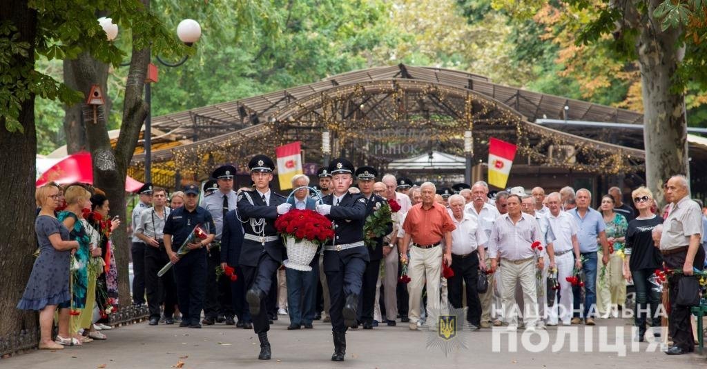 Правоохранители Одесской области почтили память погибших защитников Украины, - ФОТО , фото-13