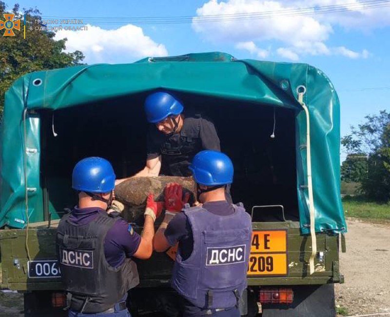 Возле одесского аэропорта нашли авиабомбу времен Второй мировой войны, фото-1