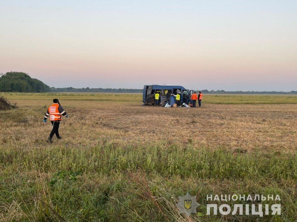 На трассе Киев-Одесса попал в ДТП автобус с паломниками-хасидами, есть погибший, - ФОТО, фото-1