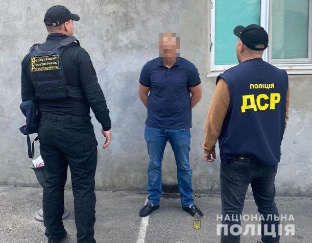 Находился в розыске: в Одессе задержали участника преступной группировки, - ФОТО, фото-1